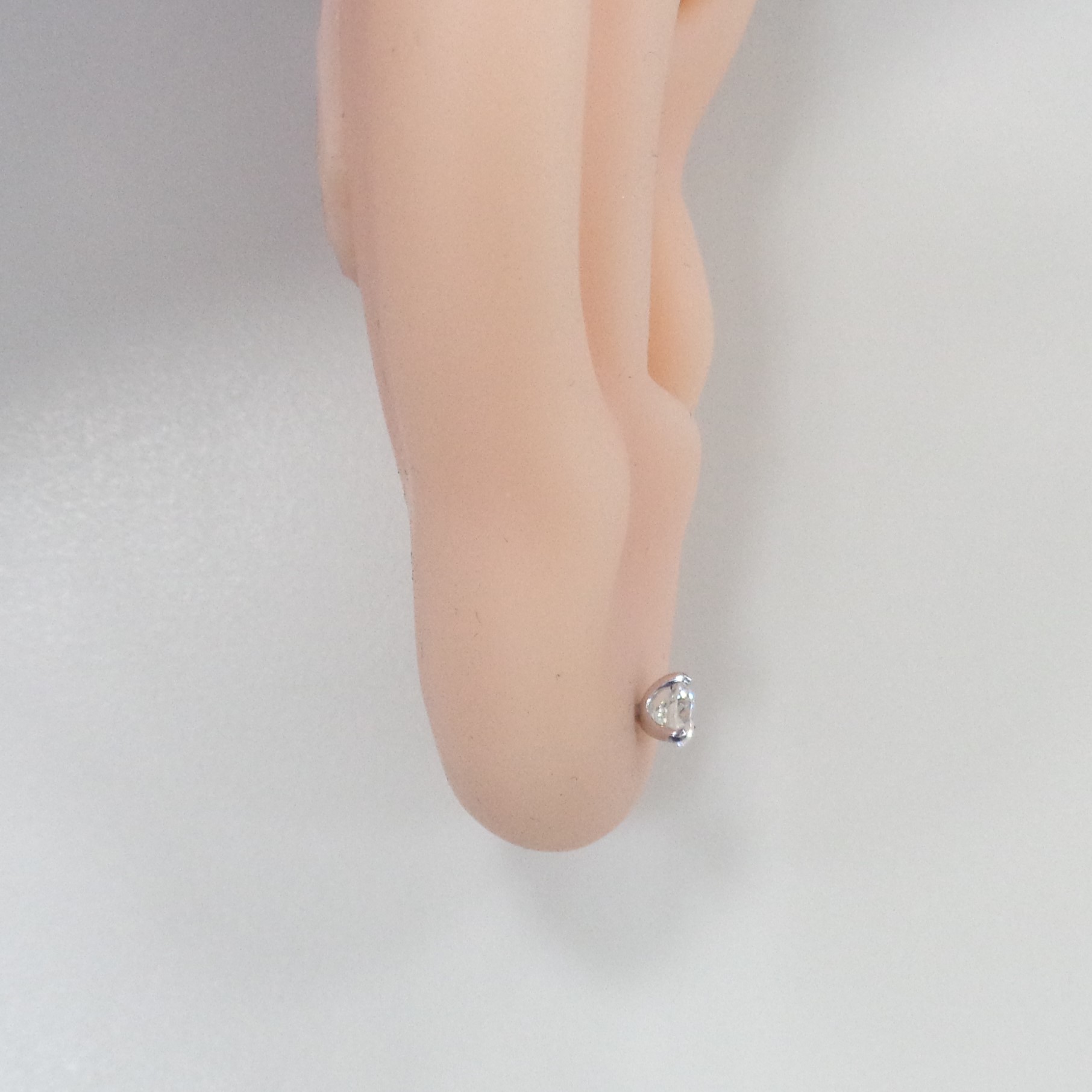 Серьги-пусеты из белого золота с бриллиантами